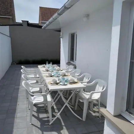 Apartment Raversea Op Enkele Minuten Wandelen Van De Zee. Ostend