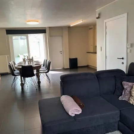 Raversea Op Enkele Minuten Wandelen Van De Zee. Apartment *